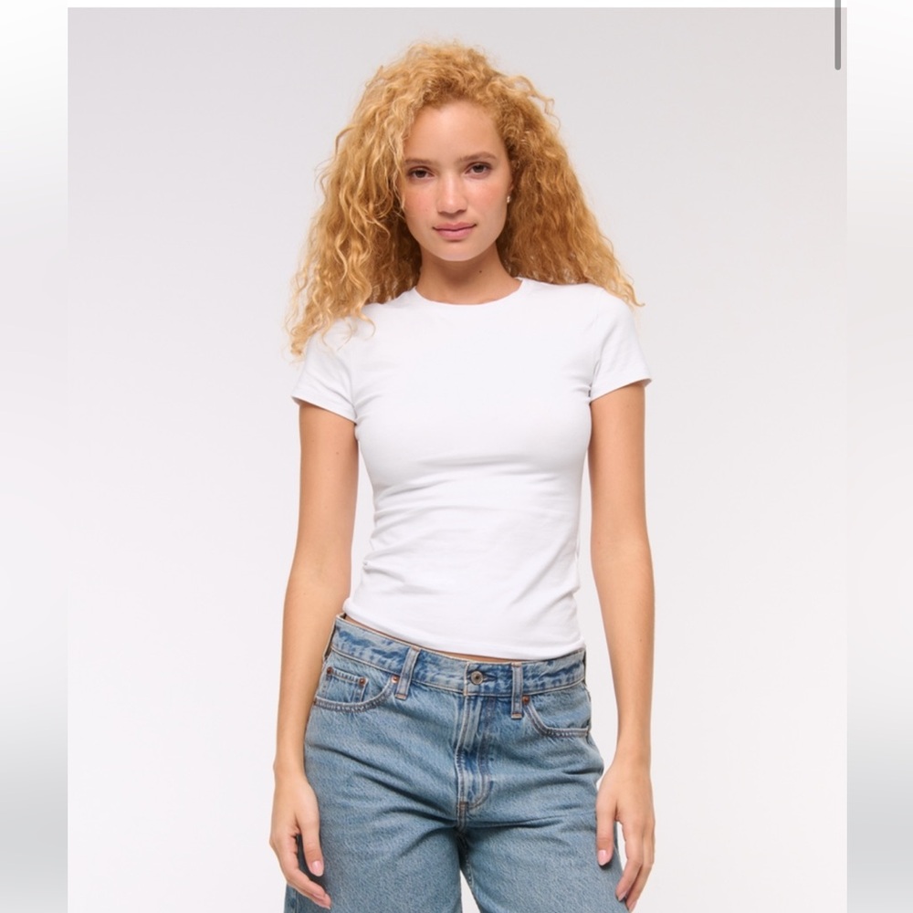 A & F essential ribbed tuckable crew tee